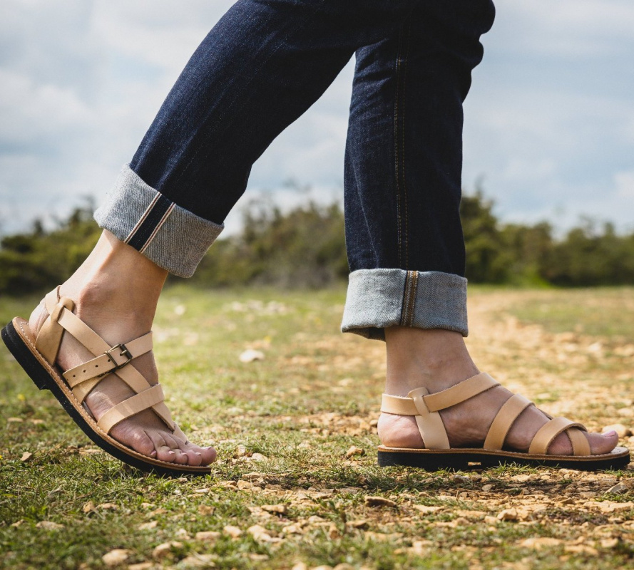 Sandales romaines artisanales en cuir brides larges