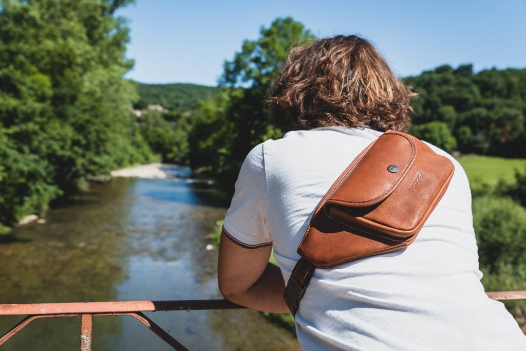 Pochette Banane en cuir vachette, fabriquée en France