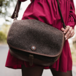 Shooting de la collection Sac du Berger Automne/Hiver 2023-2024 avec Simon et Sophie comme modèles. Photographie de Franck Tourneret, professionnel des marques aveyronnaises.
