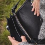 Pochette postier en cuir artisanale