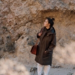 manteau capluc porté femme fermé.