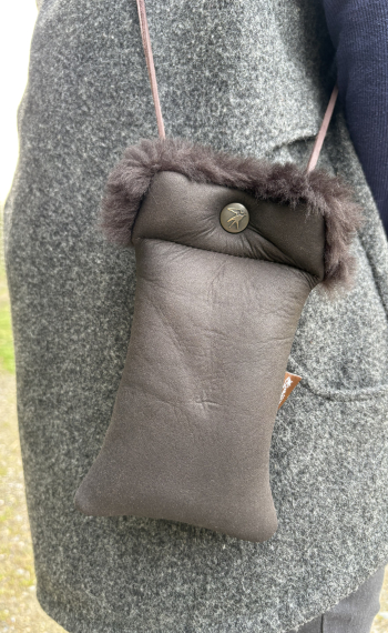 Étui téléphone en peau lainée